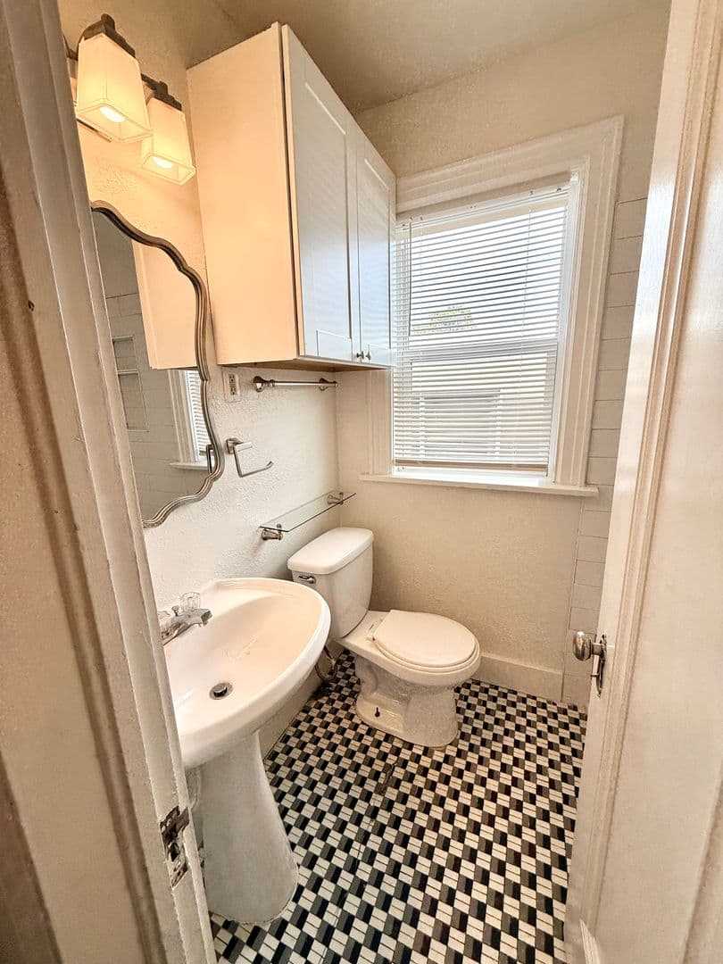 Oklahoma City Apartment: 2716 N. Robinson Ave