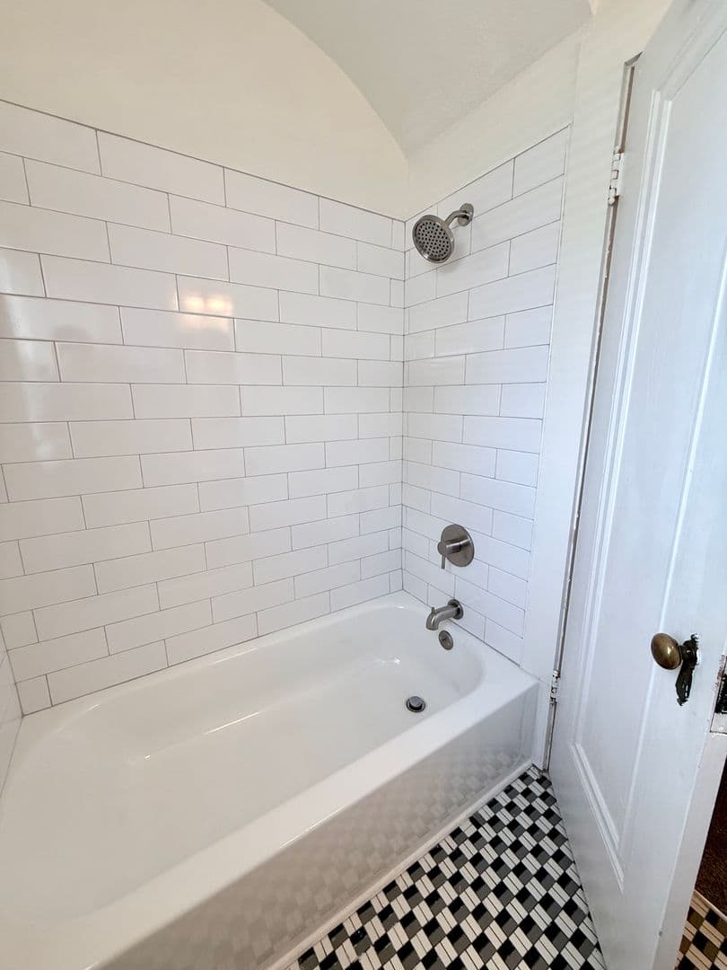 Oklahoma City Apartment: 2716 N. Robinson Ave