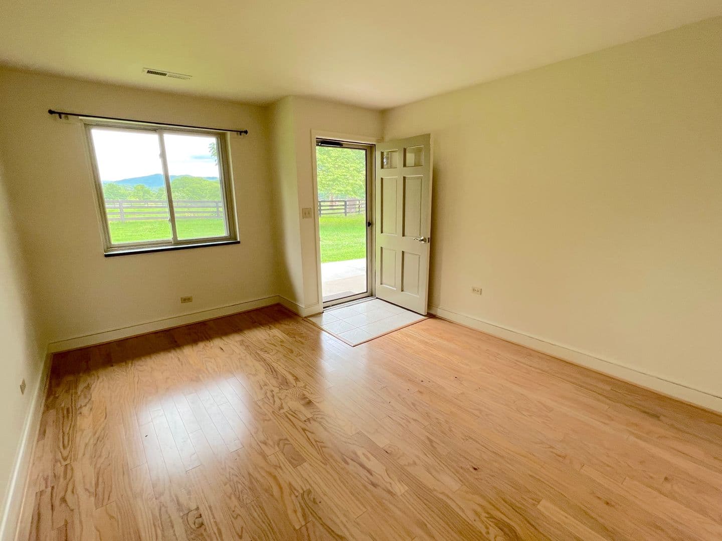 North Garden Apartment: Bonny View Lane