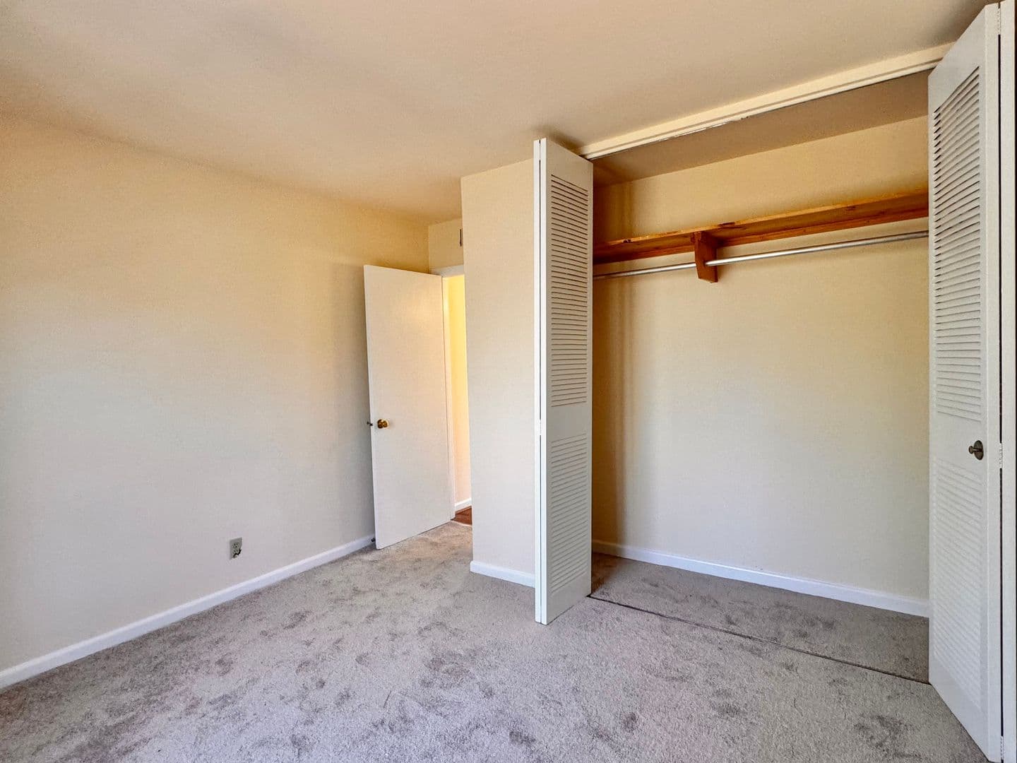 Charlottesville Condo: 2527 Hydraulic Rd.