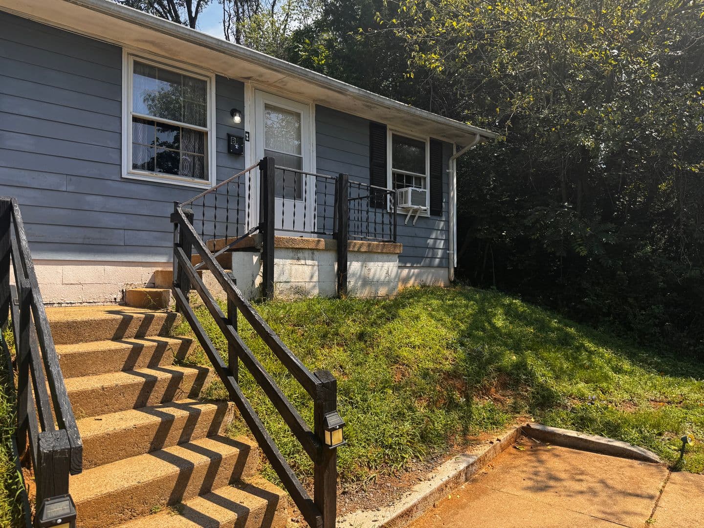 Charlottesville Apartment: 1504 6th St. SE
