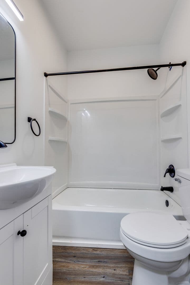 Pittsburgh Apartment: 240 Hazelwood Ave
