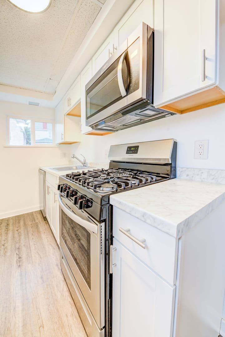 Pittsburgh Apartment: 615 E Warrington Ave
