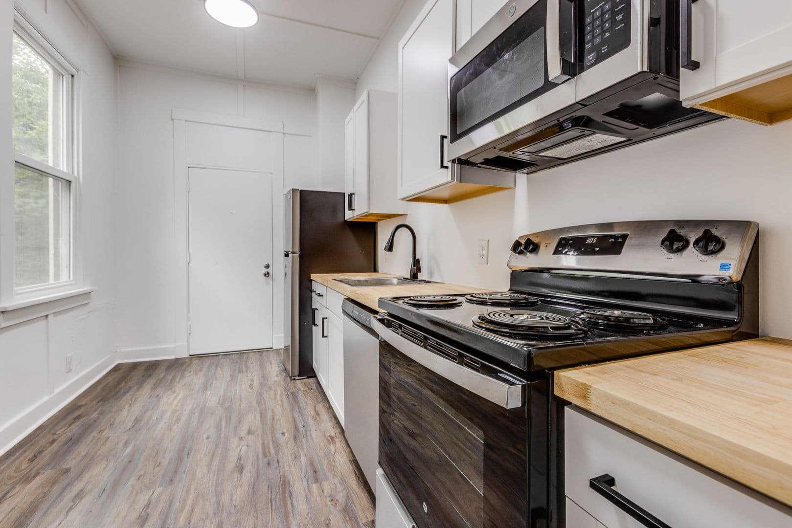 Pittsburgh Apartment: 240 Hazelwood Ave