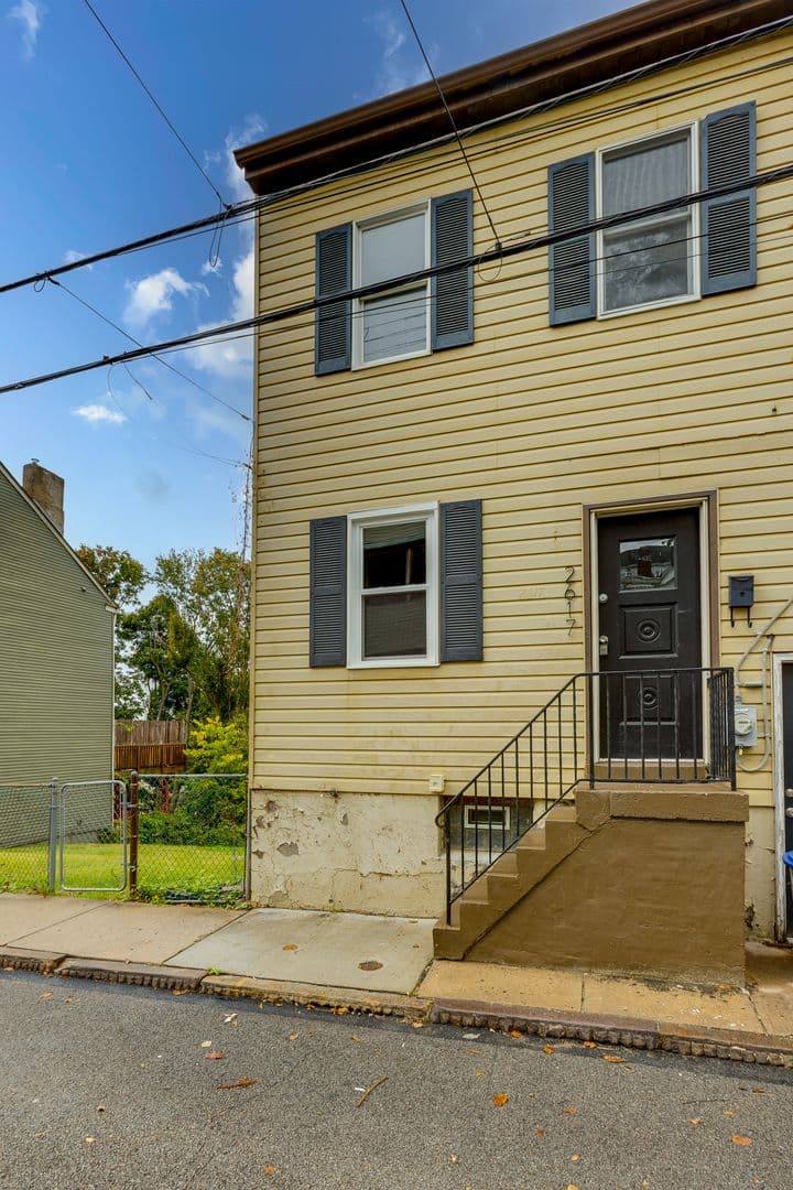 Pittsburgh House: 2617 Burham St