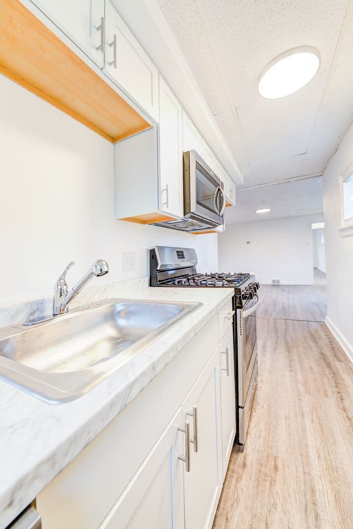Pittsburgh Apartment: 615 E Warrington Ave
