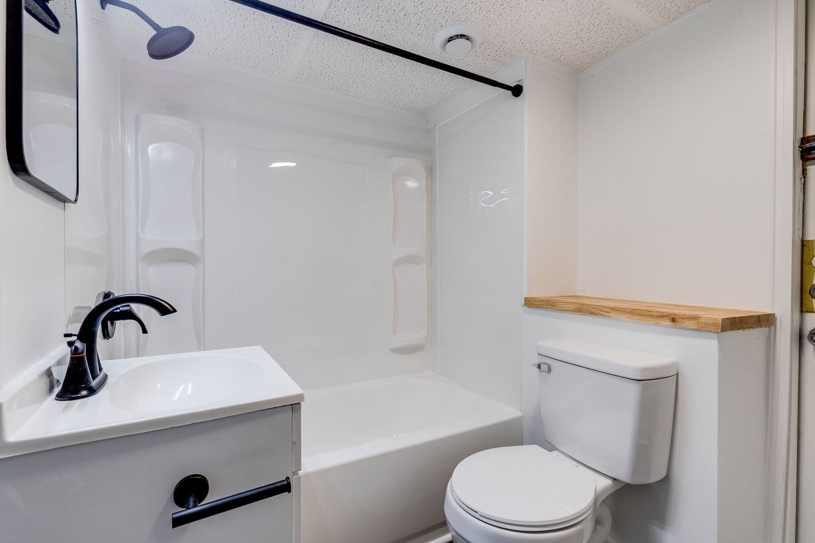 Pittsburgh Apartment: 238 Hazelwood Ave