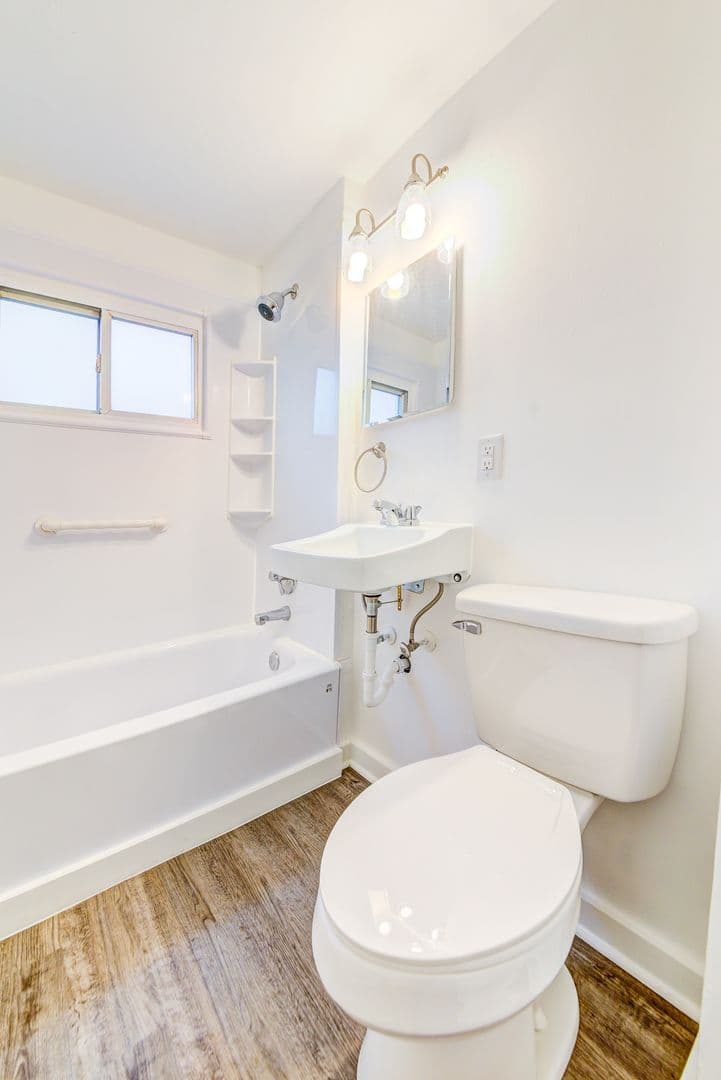 Pittsburgh Apartment: 615 E Warrington Ave