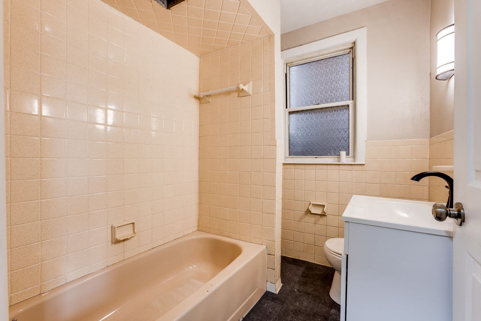 Pittsburgh House: 415 Edgemont St