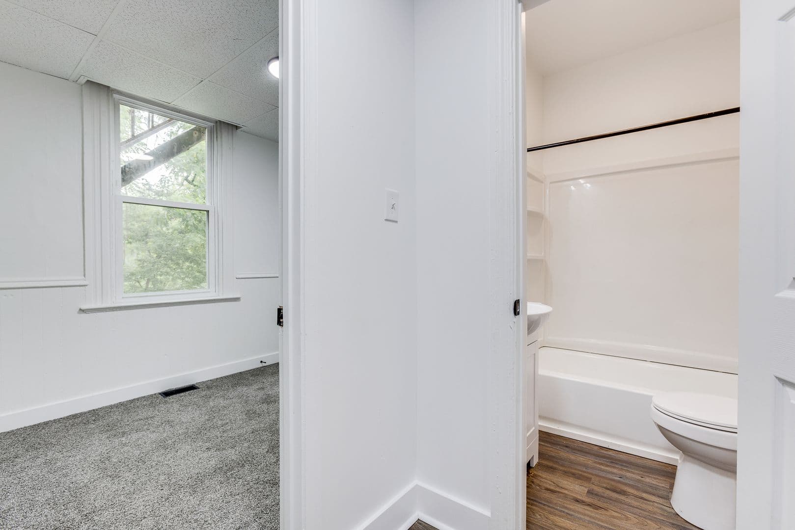 Pittsburgh Apartment: 240 Hazelwood Ave