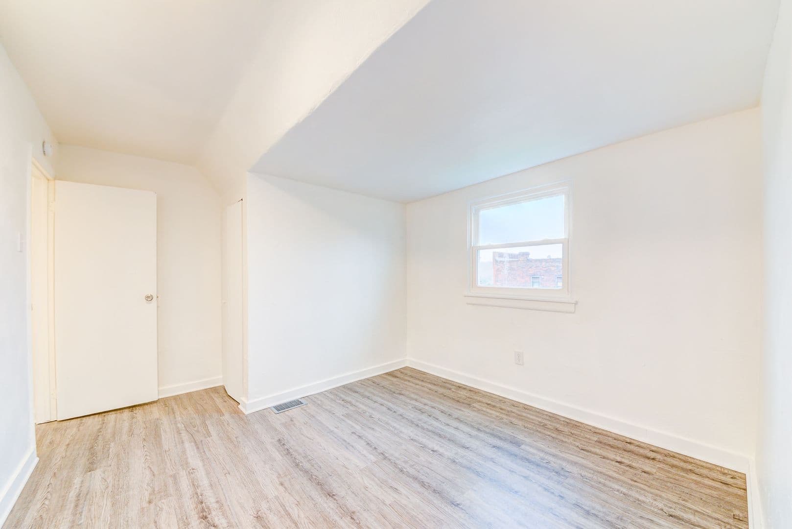 Pittsburgh Apartment: 615 E Warrington Ave