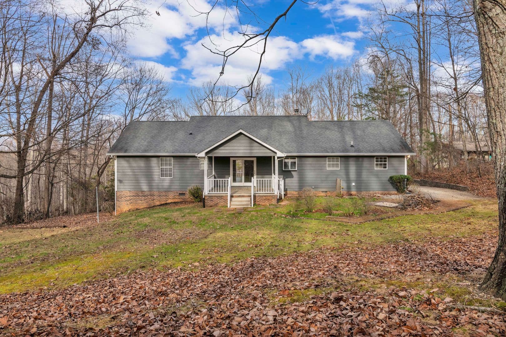 Clinton House: 152 White Loop Road