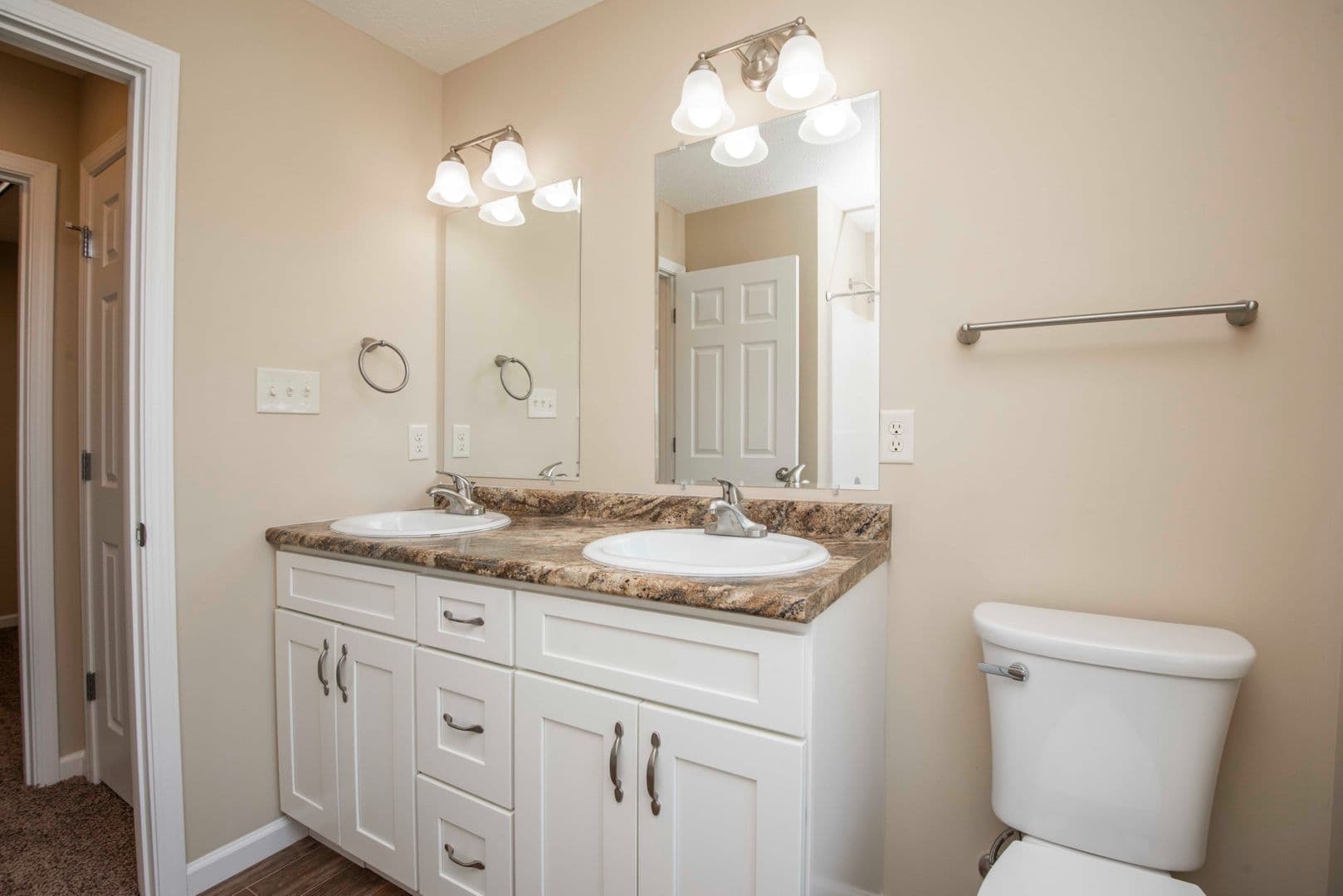 Knoxville House: 7206 Della Drive