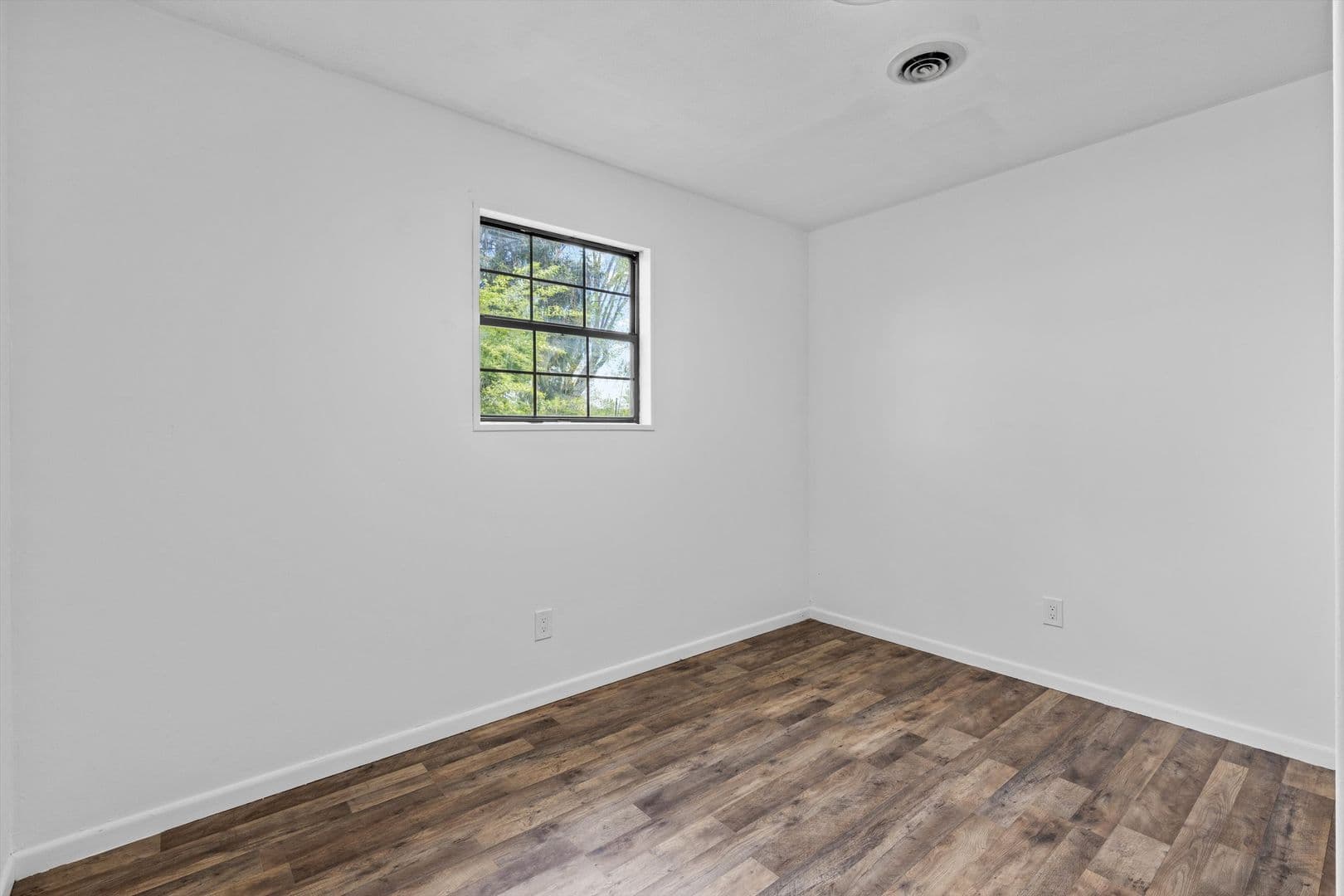 Sevierville House: 2205 Island Boulevard