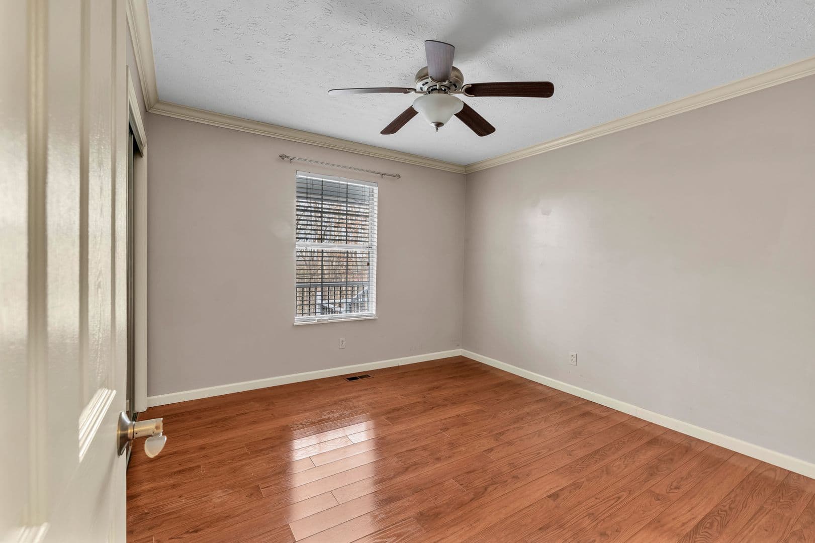 Clinton House: 152 White Loop Road