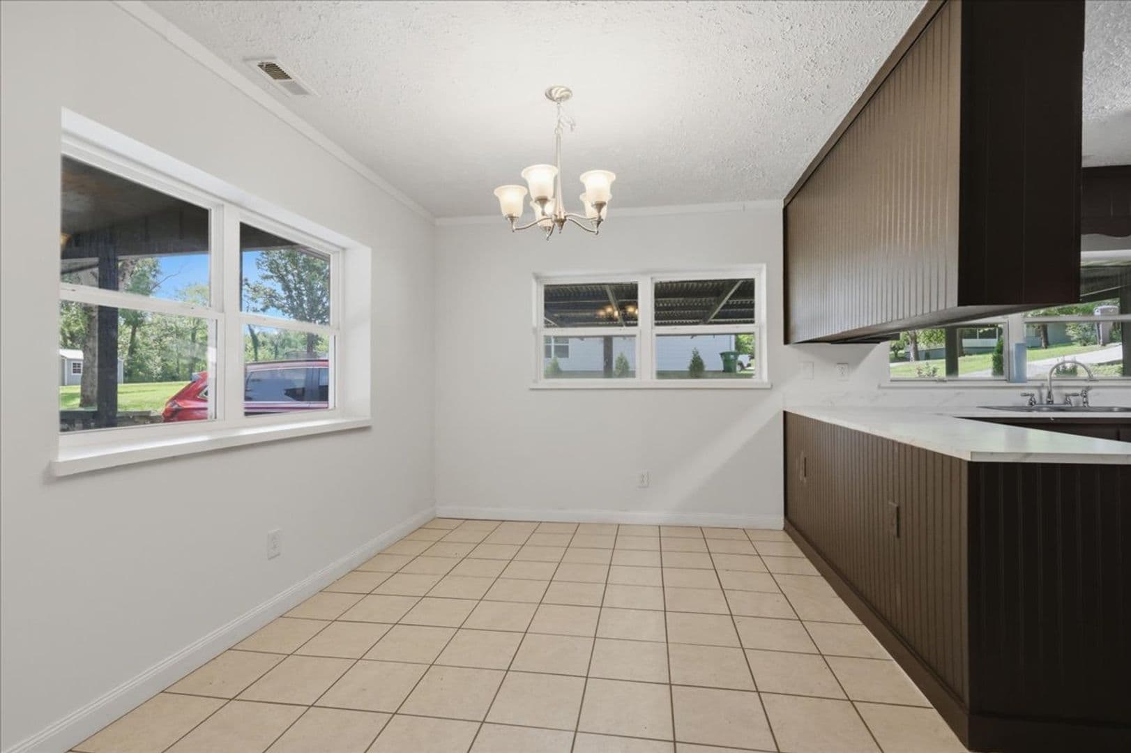 Maryville House: 753 Maple Grove St