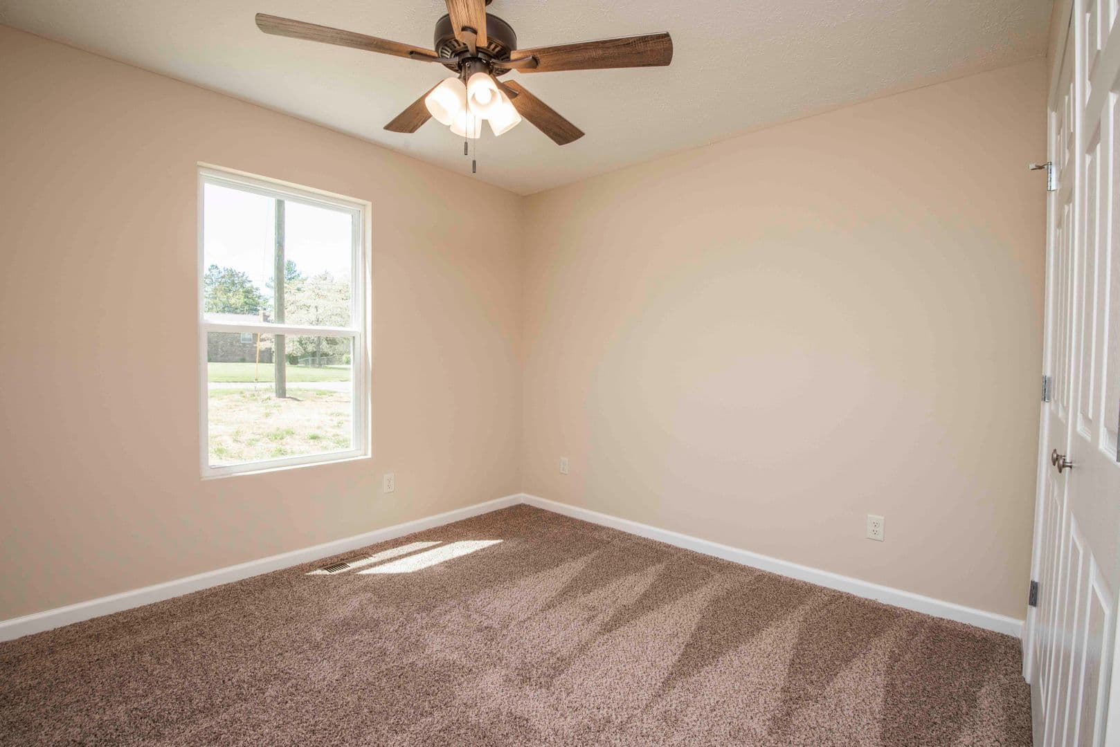 Knoxville House: 7206 Della Drive