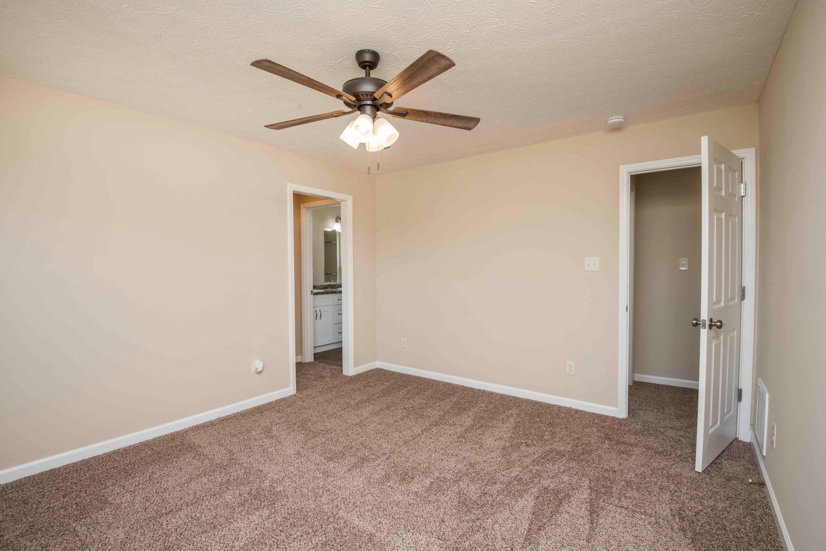 Knoxville House: 7206 Della Drive