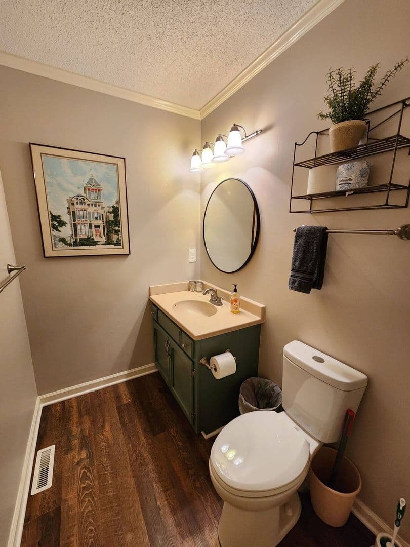 Maryville House: 3232 Fairoaks Drive