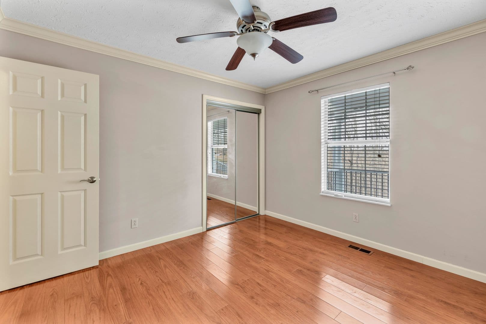 Clinton House: 152 White Loop Road