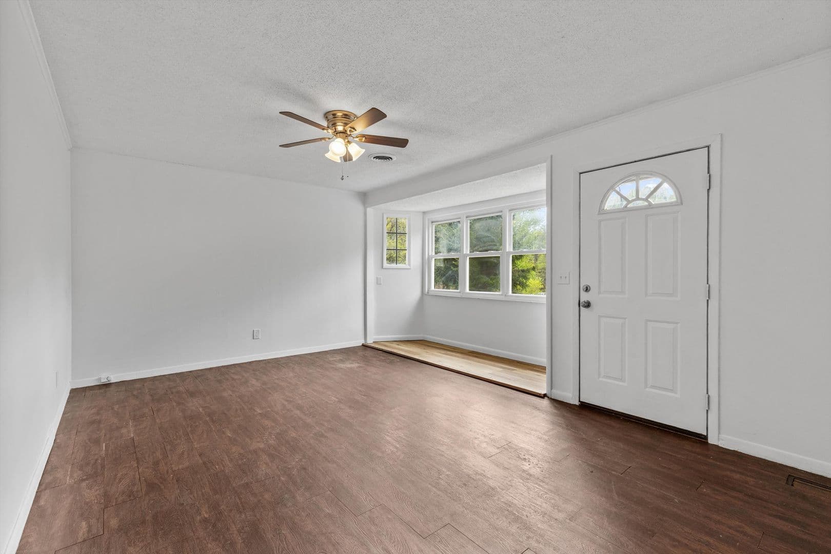 Sevierville House: 2205 Island Boulevard