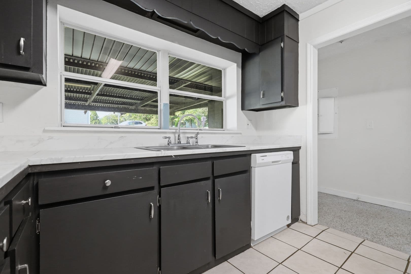 Maryville House: 753 Maple Grove St
