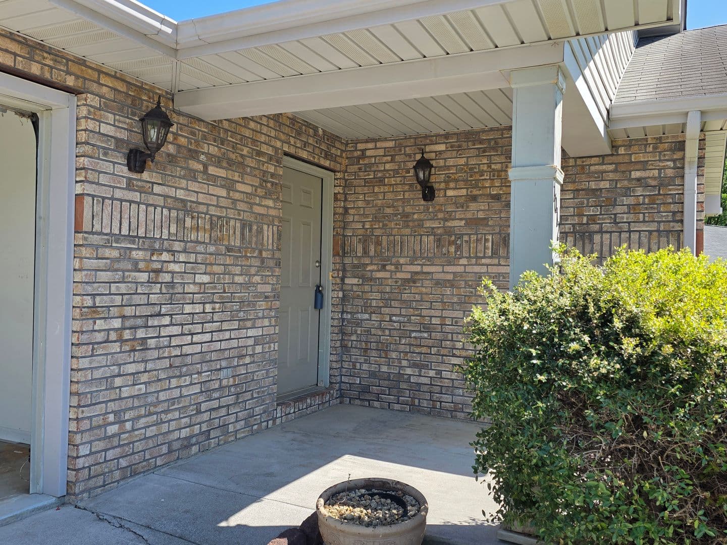 Maryville House: 1012 Willow Creek Circle