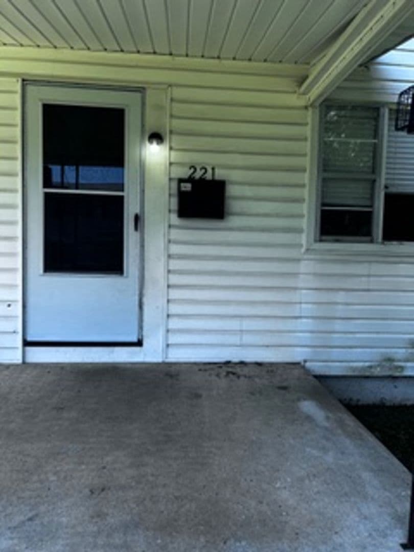Oak Ridge Townhome: 221 West Fairview Road