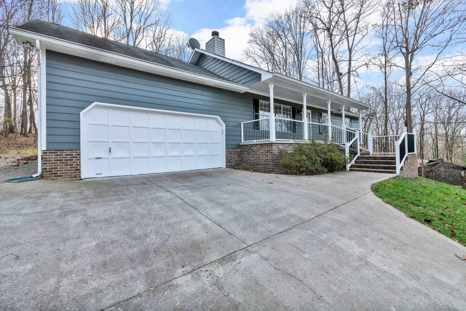 Clinton House: 152 White Loop Road