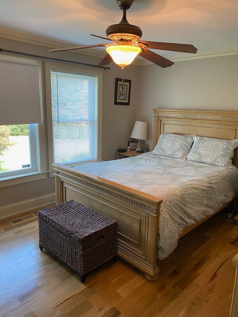 Knoxville House: 10928 Dundee Road