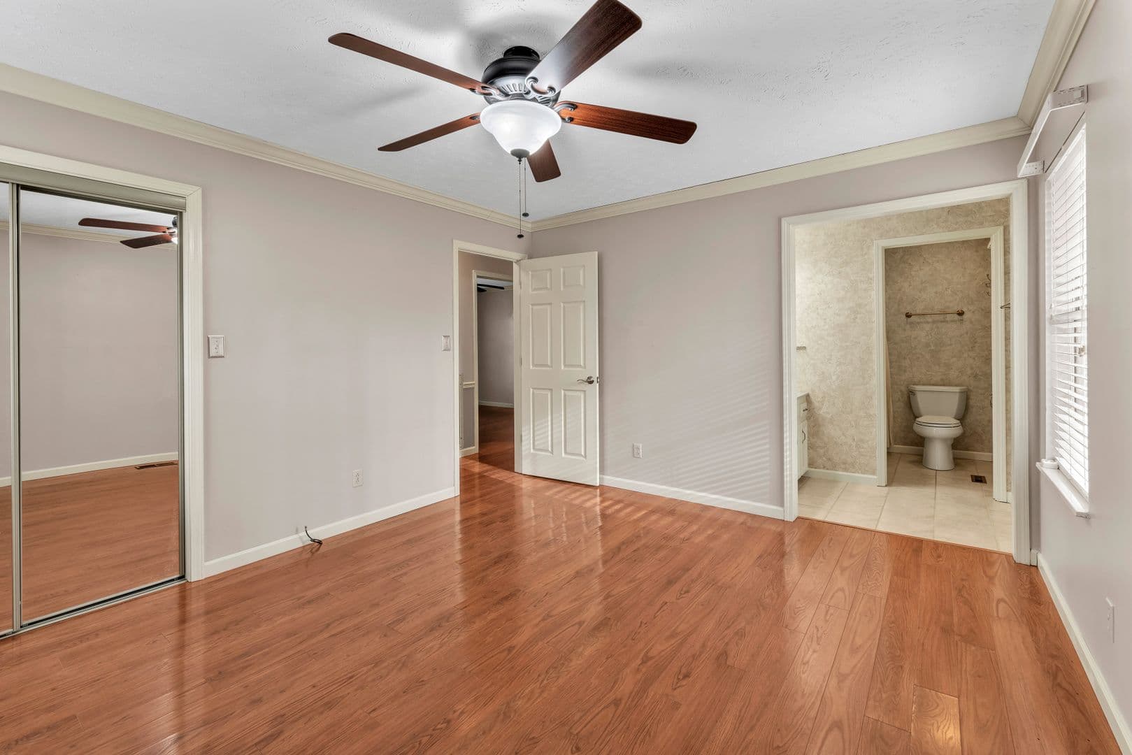 Clinton House: 152 White Loop Road