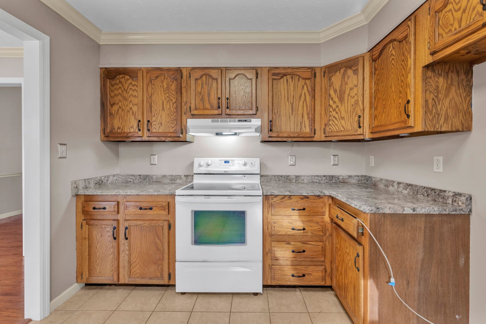 Clinton House: 152 White Loop Road