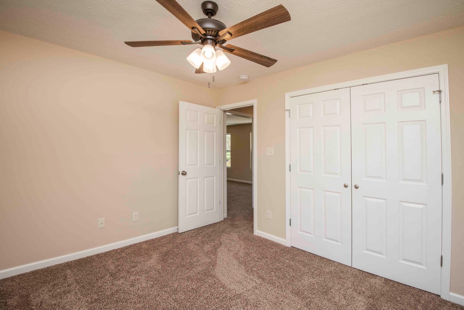 Knoxville House: 7206 Della Drive
