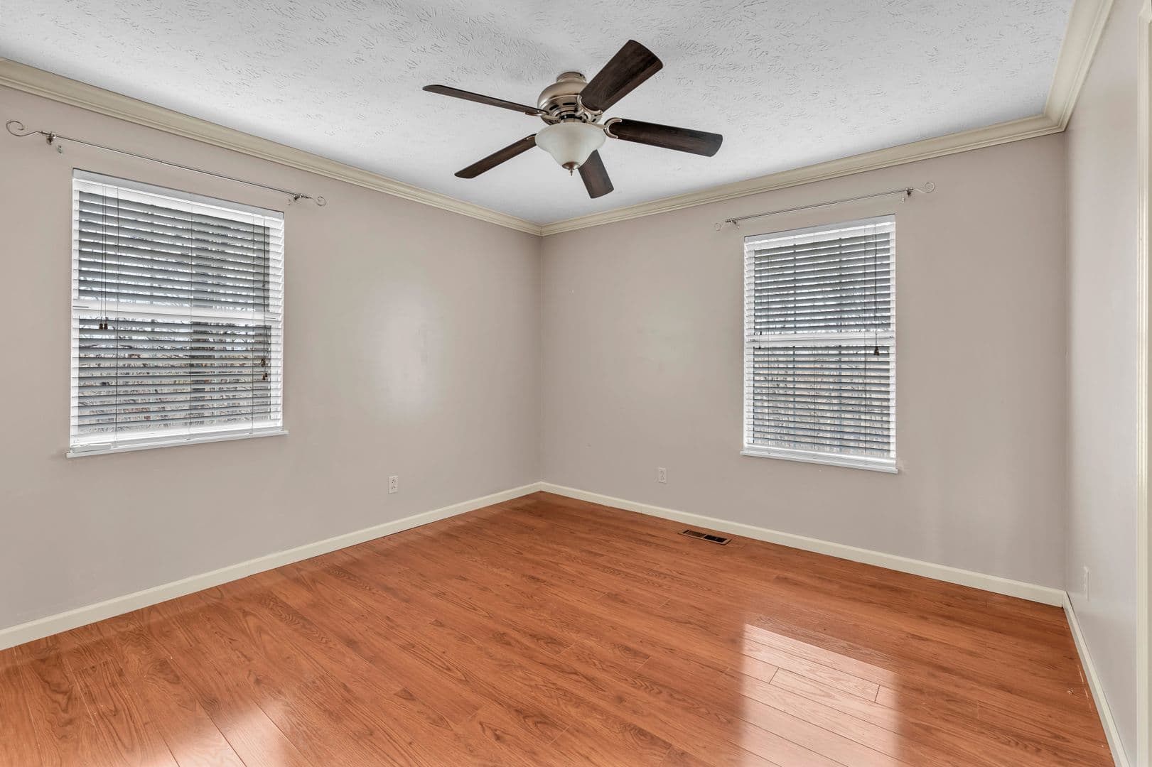 Clinton House: 152 White Loop Road