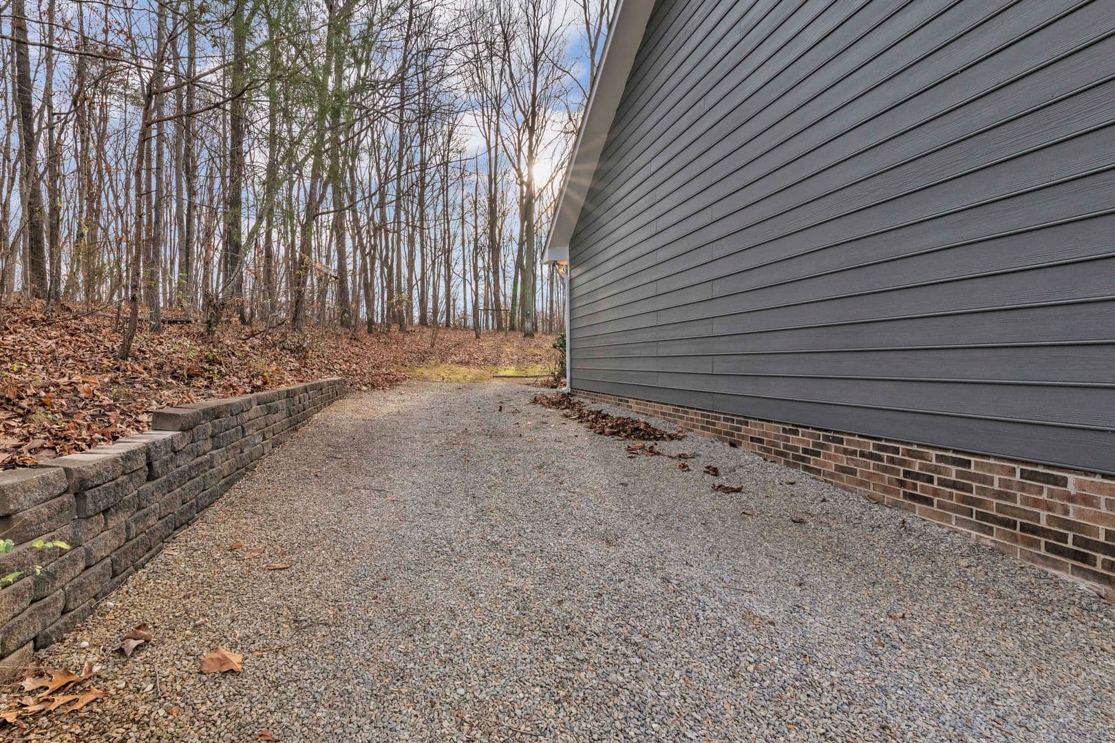 Clinton House: 152 White Loop Road