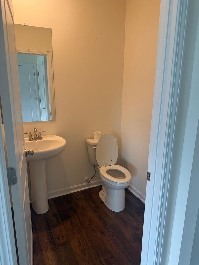 Knoxville House: 915 Utopia Lane