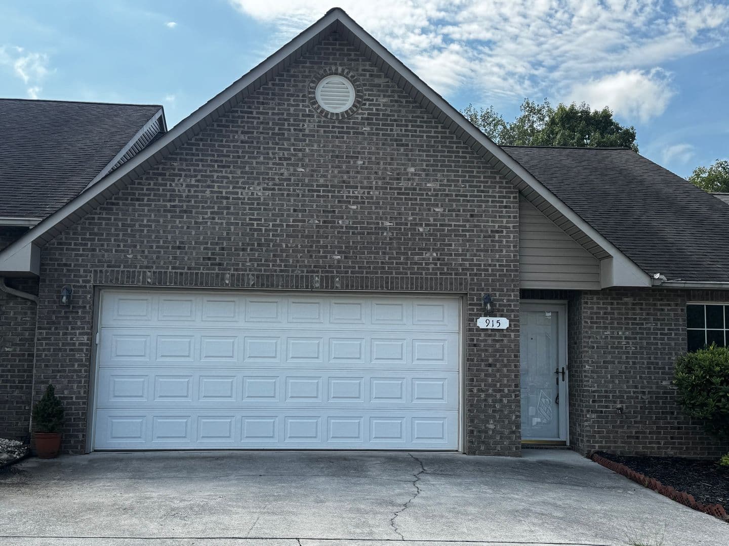 Maryville House: 915 Mercer Drive