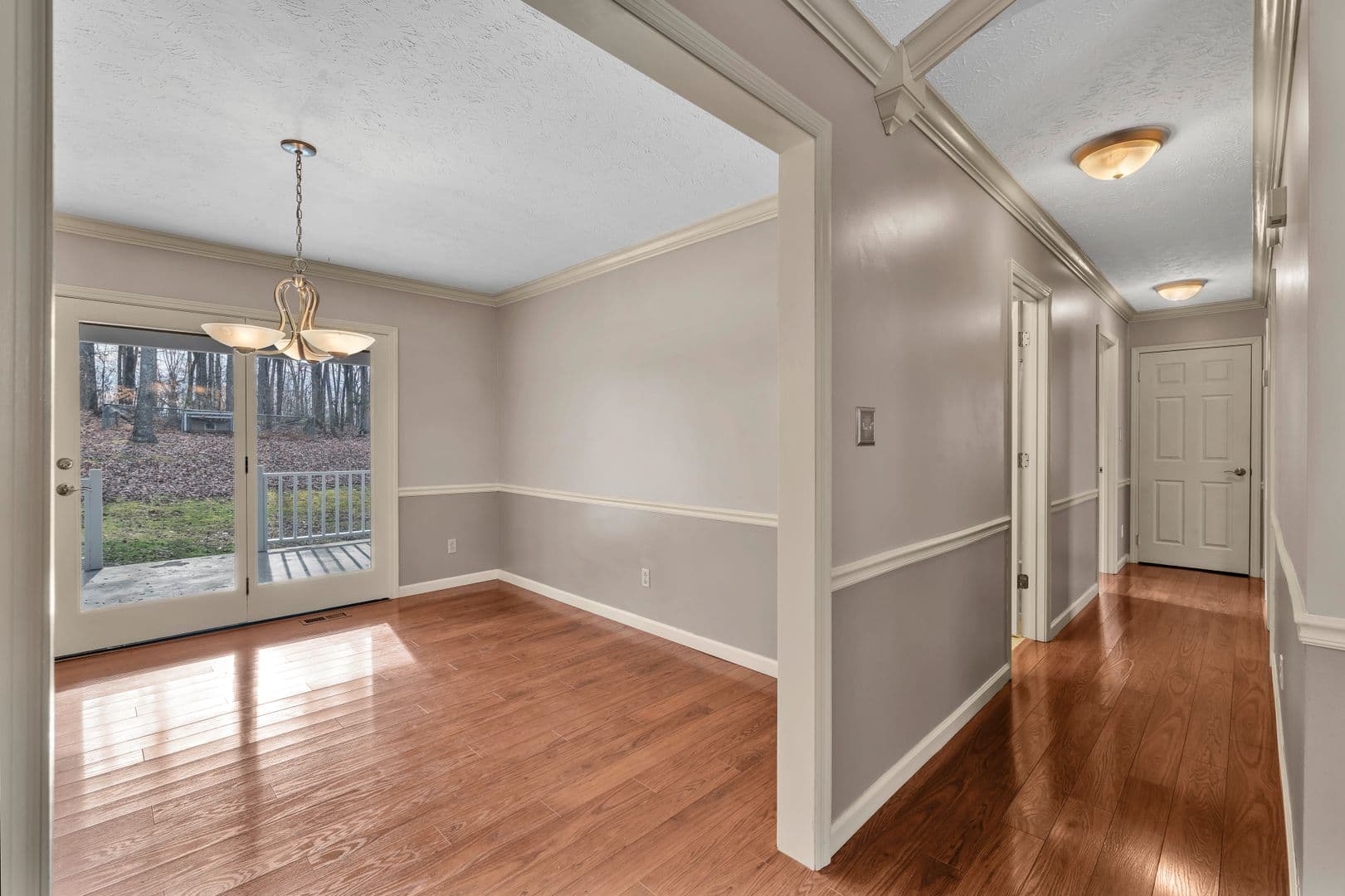 Clinton House: 152 White Loop Road