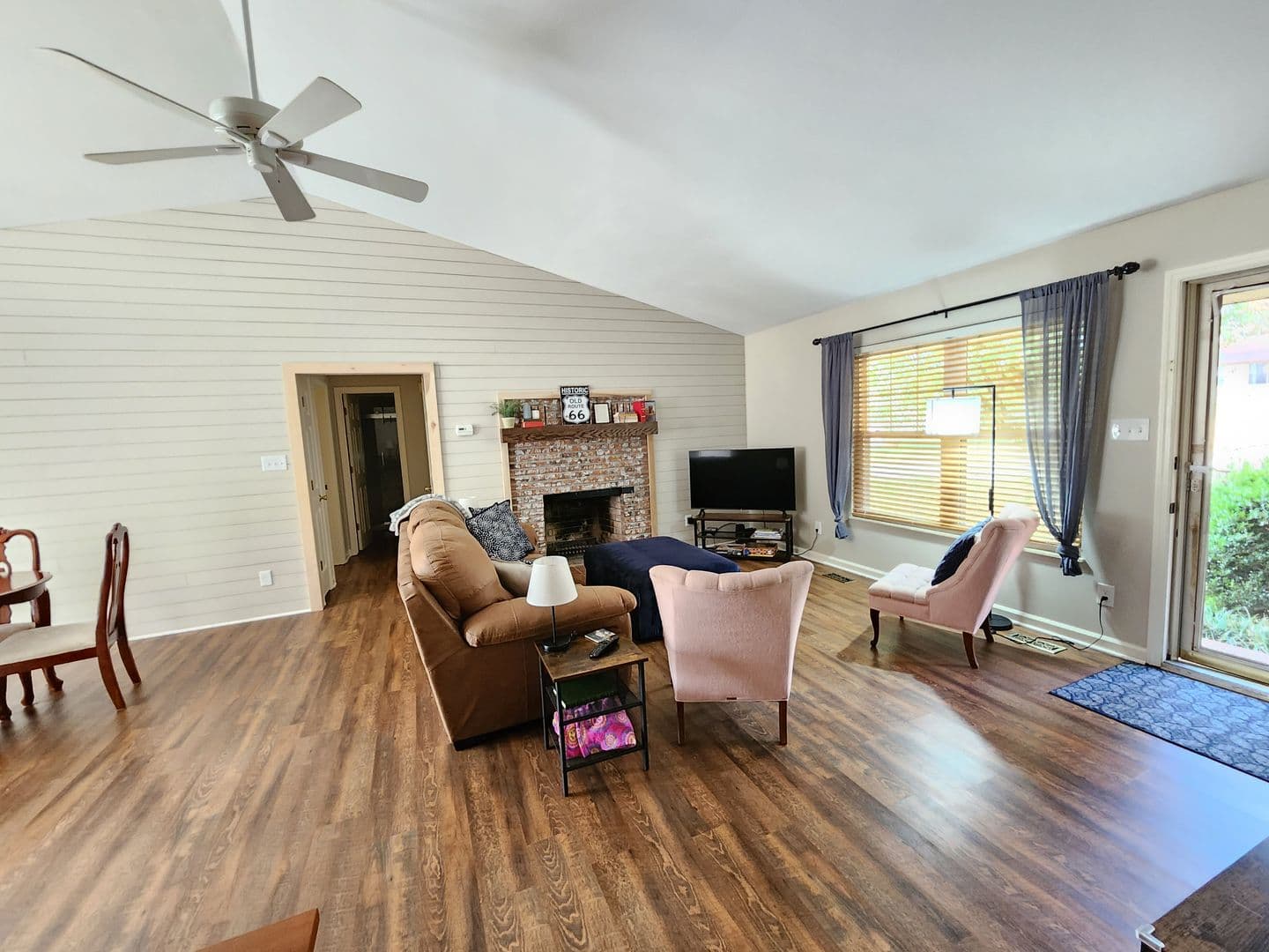 Maryville House: 3232 Fairoaks Drive