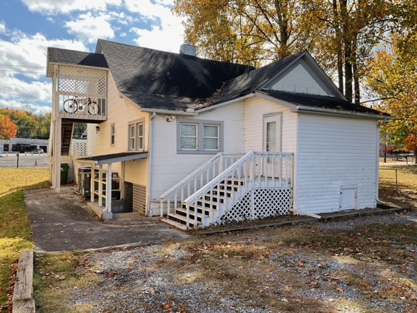 Maryville House: 1413 E. Harper Ave
