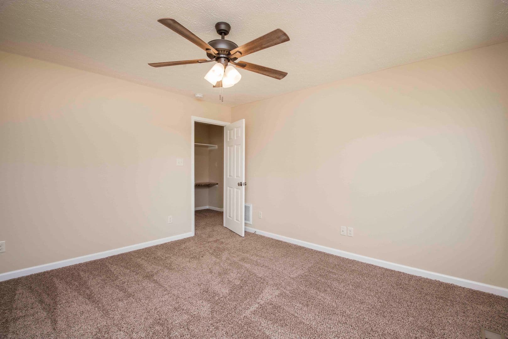 Knoxville House: 7206 Della Drive