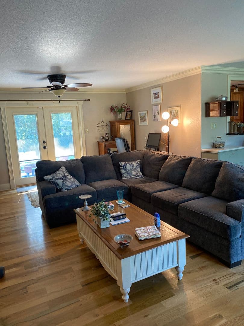 Knoxville House: 10928 Dundee Road