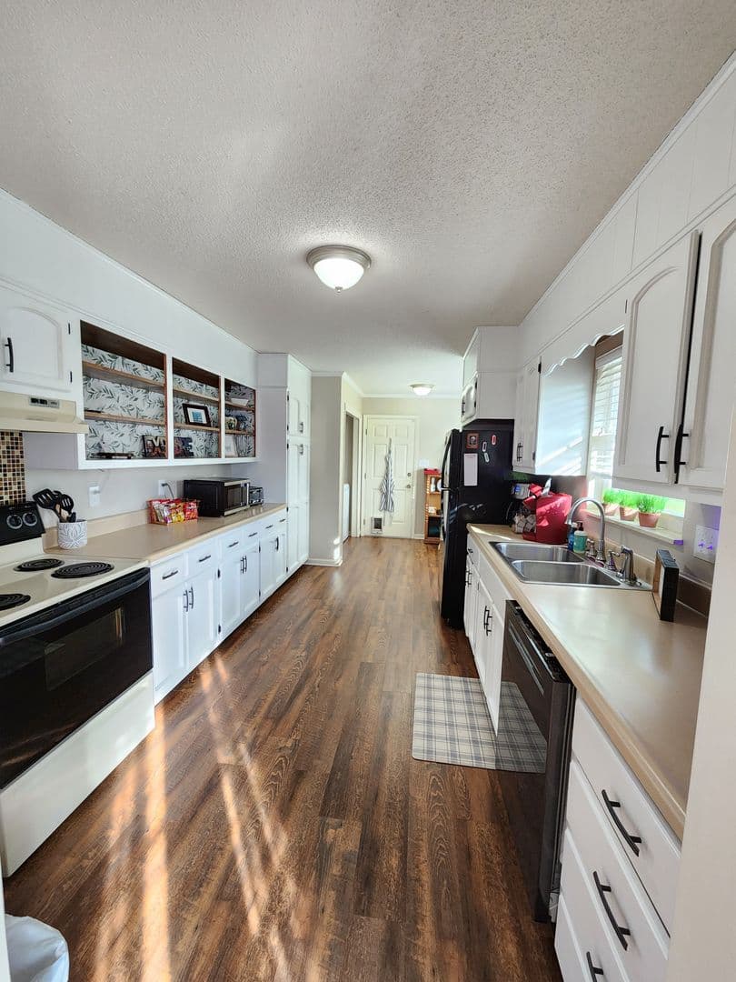 Maryville House: 3232 Fairoaks Drive
