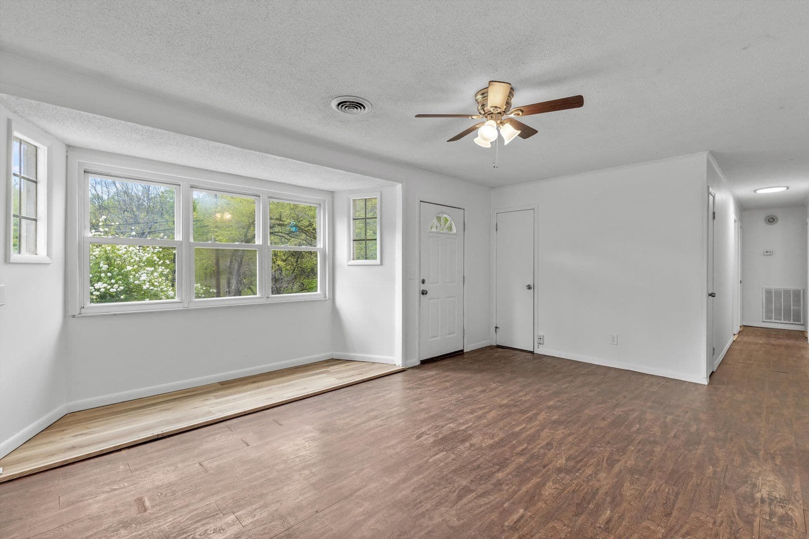 Sevierville House: 2205 Island Boulevard