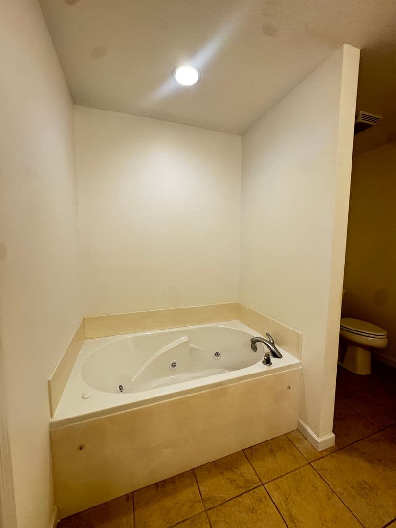 Maryville House: 915 Mercer Drive