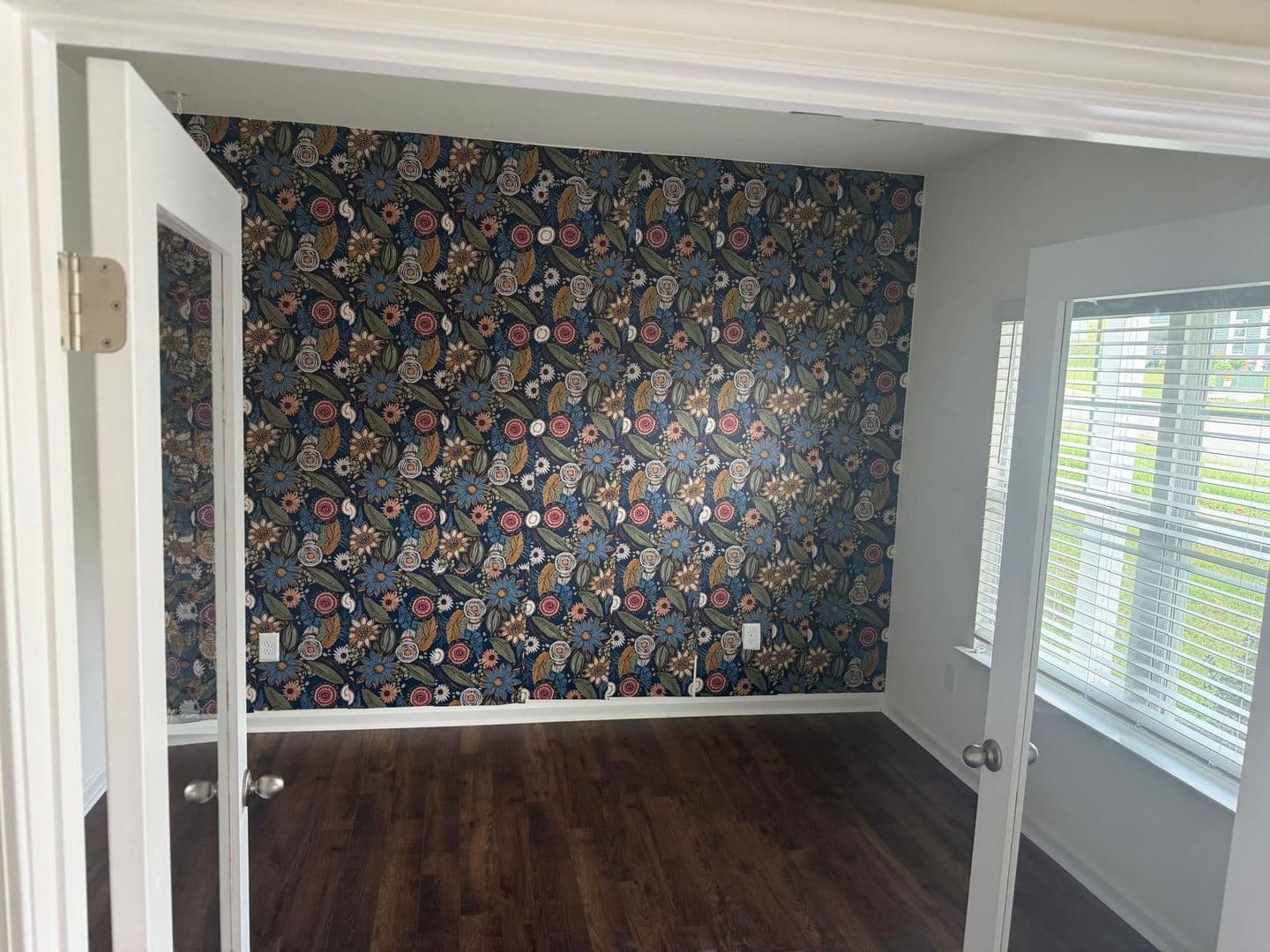 Knoxville House: 915 Utopia Lane