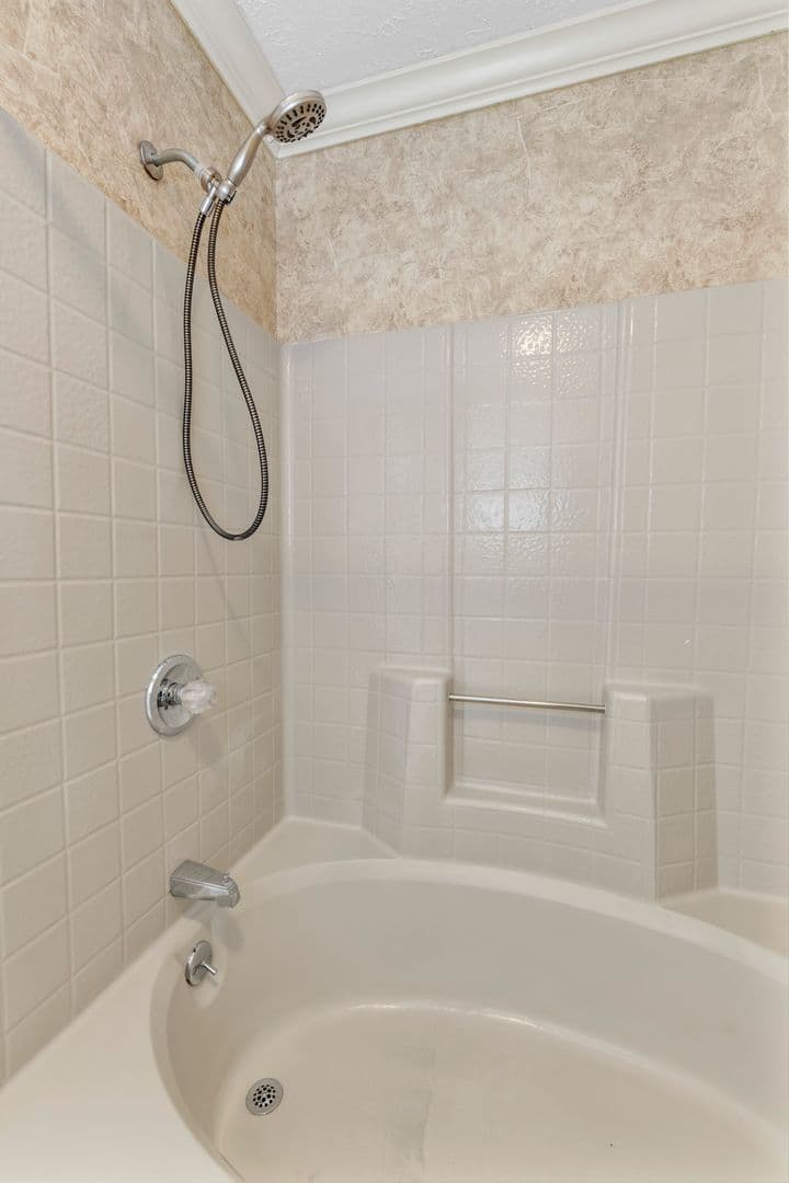 Clinton House: 152 White Loop Road