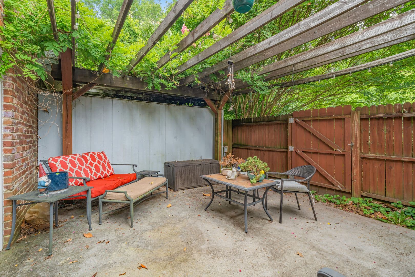 Knoxville House: 7021 Traditional Drive Northwest