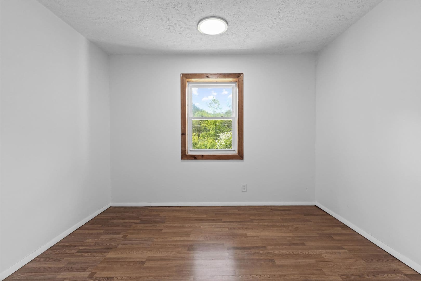 Sevierville House: 2205 Island Boulevard