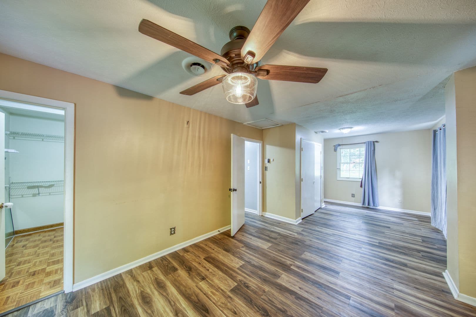 Oak Ridge House: 105 Newton Lane